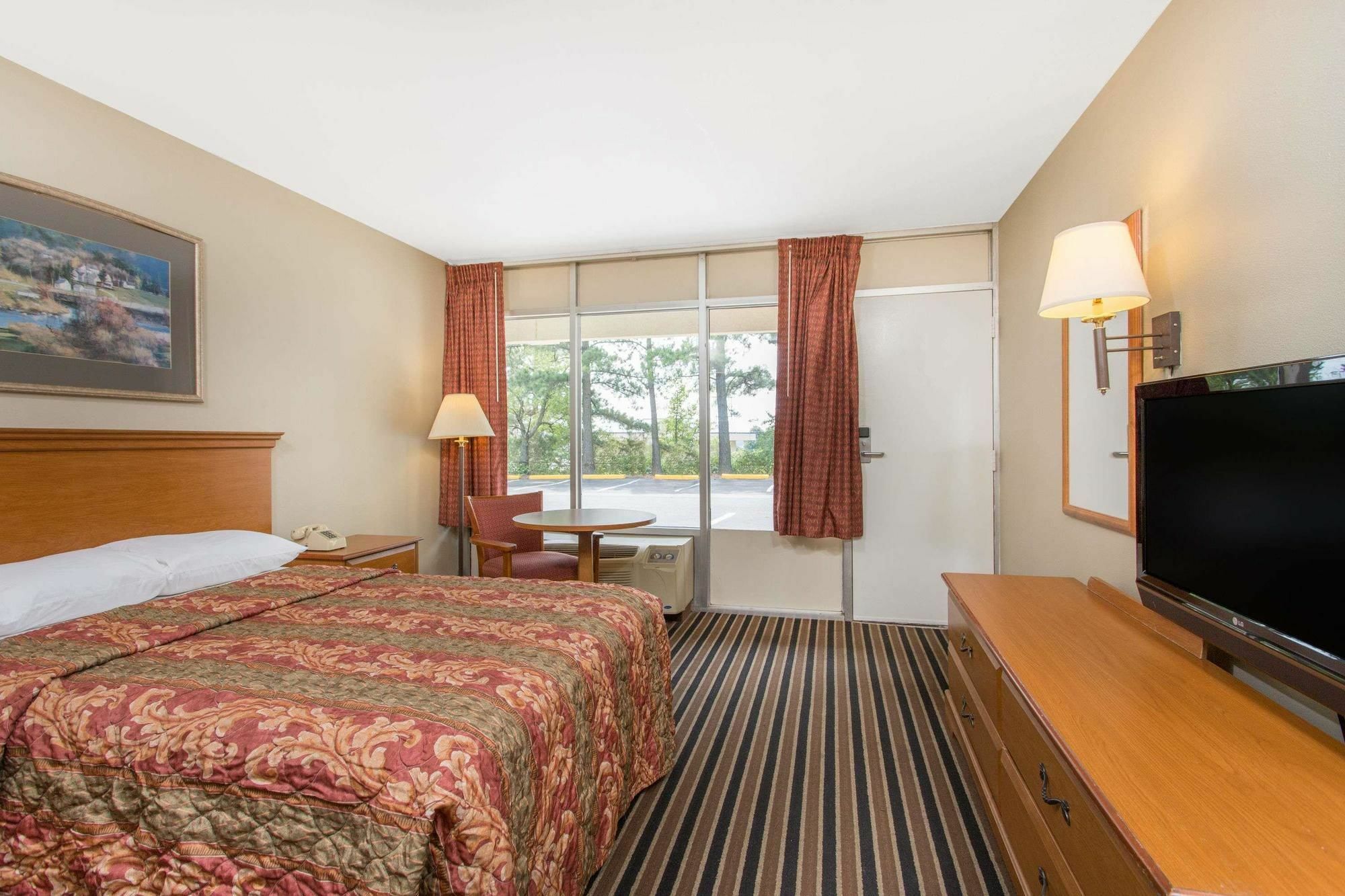 Garden Inn Fredricksburg South Фредериксберг Экстерьер фото